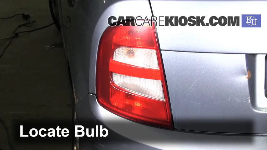 2004 Skoda Fabia Ten 1.2L 3 Cyl. Lights Turn Signal - Rear (replace bulb)